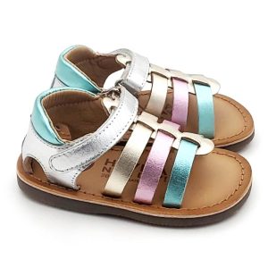 Sandalia para niñas en piel metalizada con cierre de velcro