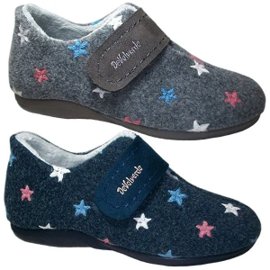 Zapatilla para casa en algodón con diseño  de CORAZONES y con cierre DE VELCRO para las mamás