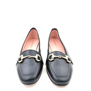 Zapato o parisina con adorno cadena y tacón de 1cm