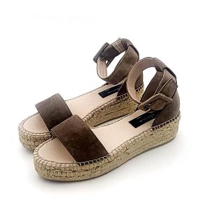 Alpargata con plataforma tipo sandalia de la marca Gaimo con cierre de hebilla
