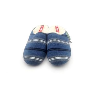 Zapatilla para casa destalonada de lana combinada con estampado con RAYAS
