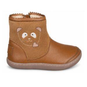 Botita Respetuosa en napa piel con cierre de cremallera y adorno de oso