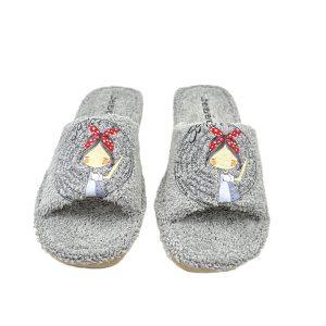 Zapatilla de casa abierta de toalla con adorno de muñequita
