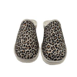 Zapatillas de casa cerradas con estampado leopardo