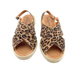 Alpargata en ante con con elásticos cruzados con cuña de 2 cm, suela de yute y estampado animal print
